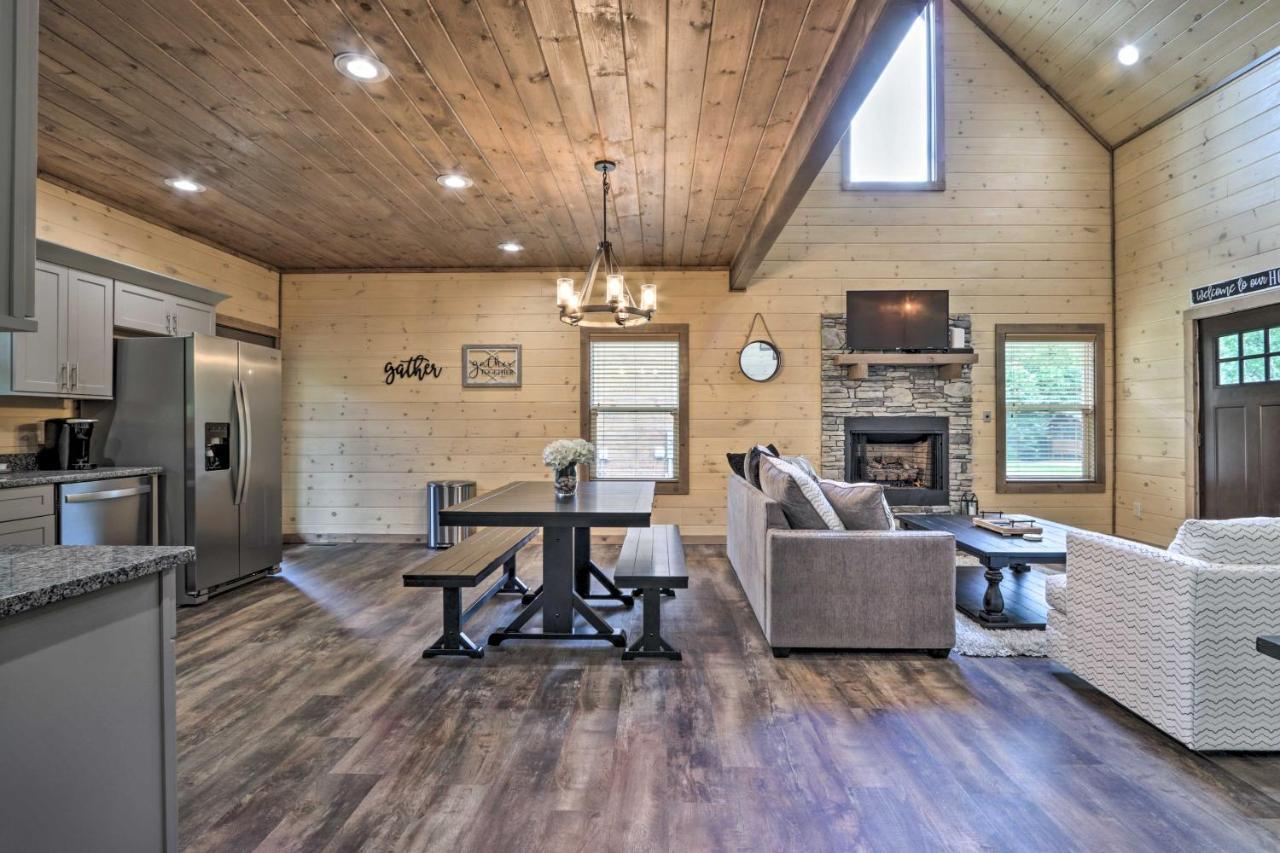 Smoky Cove Retreat With Private Hot Tub And Deck! Villa Sevierville Exterior photo