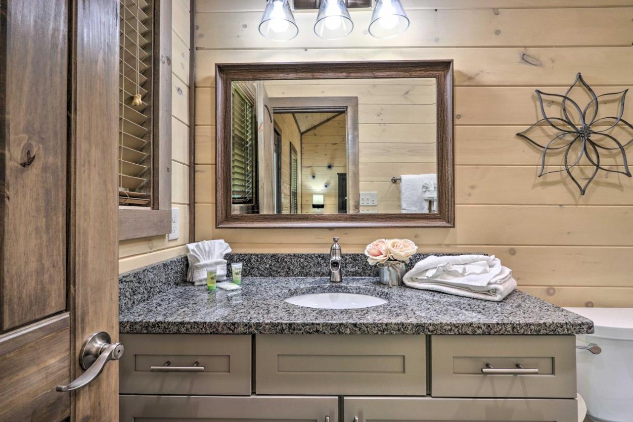 Smoky Cove Retreat With Private Hot Tub And Deck! Villa Sevierville Exterior photo