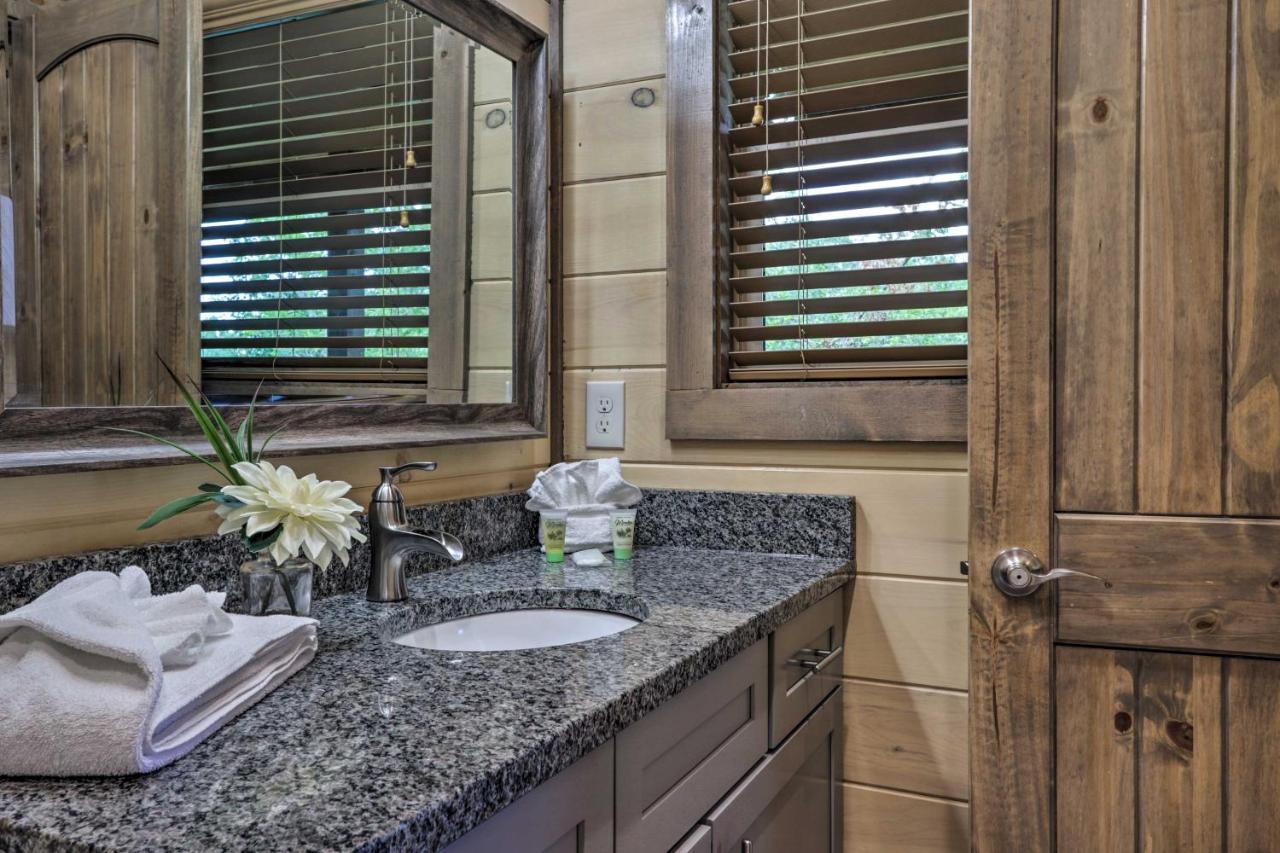Smoky Cove Retreat With Private Hot Tub And Deck! Villa Sevierville Exterior photo